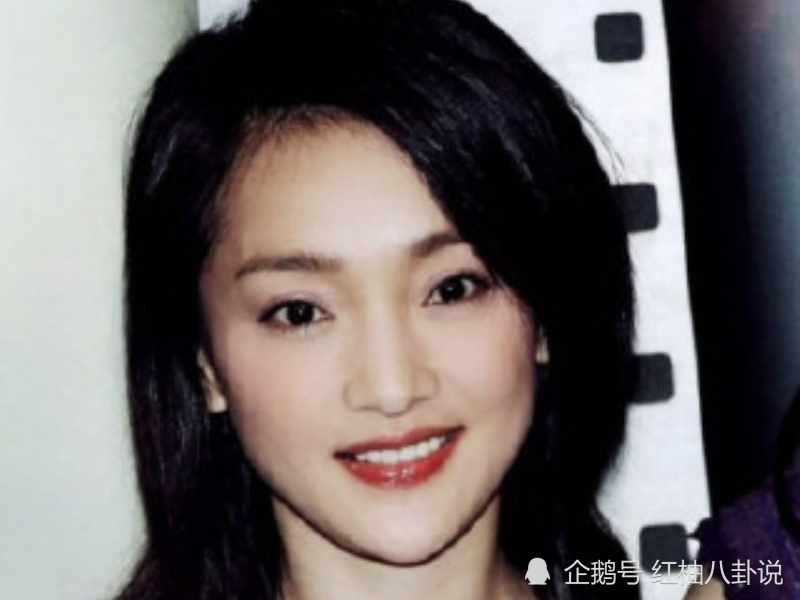 周迅早期素颜照曝光,五官神态撞脸唐艺昕,岁月不败美人!