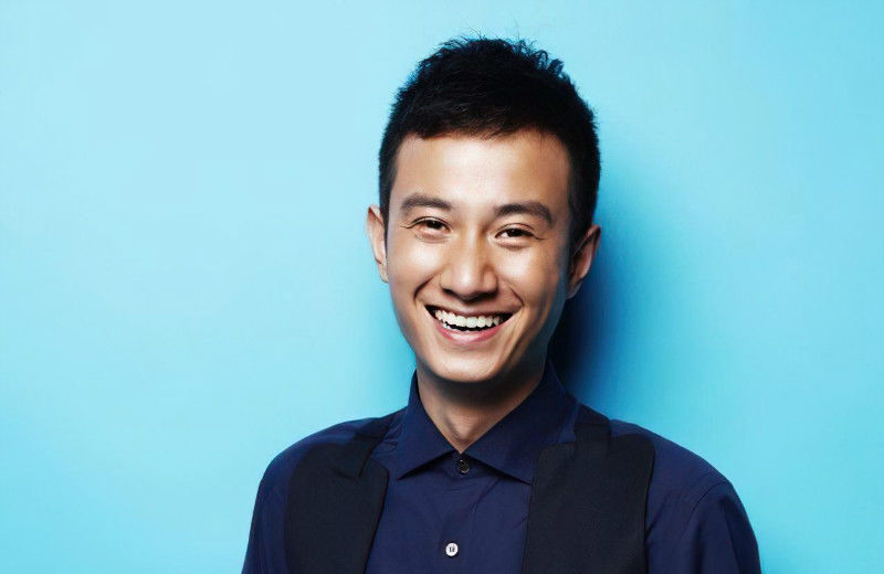 文章近照被曝光,文章转型幕后当起了导演,在片场亲自指导拍摄!