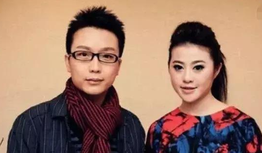 很多人都以为李玉刚为了攀高枝才丢弃了范小宁