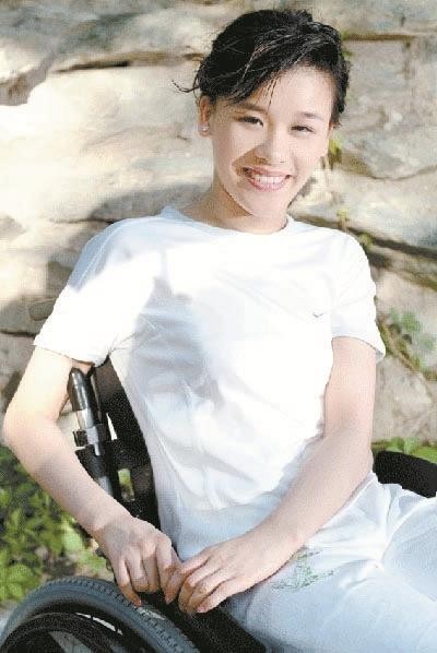 体坛花季少女,凌空一跳摔成瘫痪,这20年里,桑兰经历了