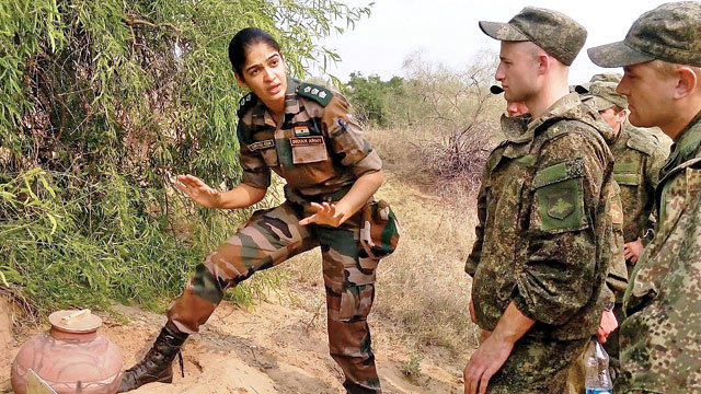 印度各军种女兵!海空军地位最高,陆军限制上战场,军警最苦最累
