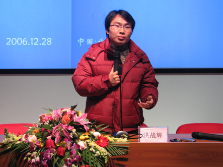 16年前,那个背着妹妹上大学的河南小伙洪战辉,如今怎样了