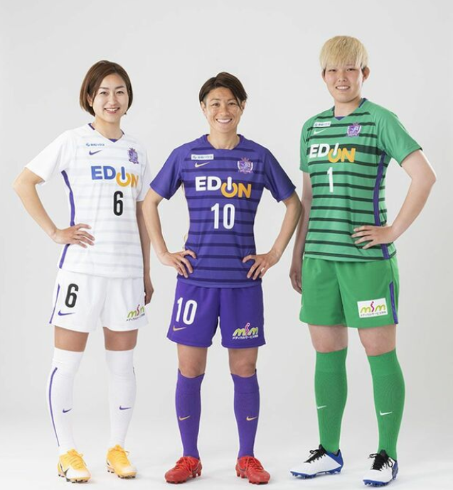 差距啊!日本女足we联赛携手潮牌推出爆款球衣,小姐姐们穿上也太好看了