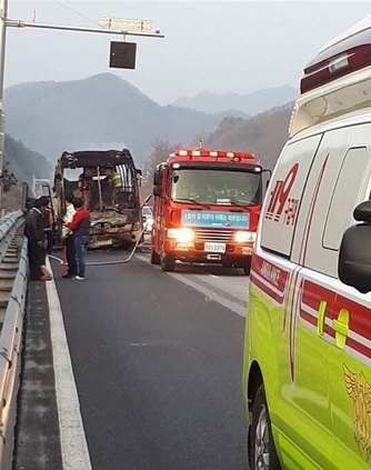 韩国游览车突发火灾 17名台湾游客惊险逃生