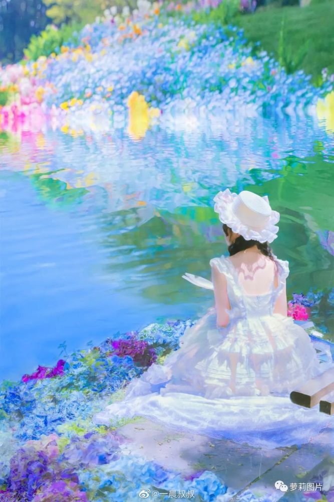 写真丨湖水边的少女与绣球花
