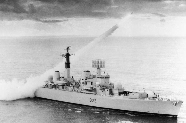 趴窝30年,英国唯一82型驱逐舰终于挂牌出售,见证皇家海军由盛转衰