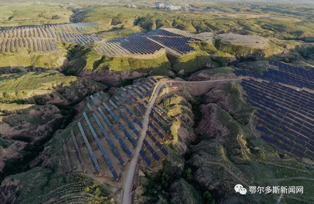 2021年7月8日,拍摄的伊金霍洛旗天骄绿能50万千瓦采煤沉陷区生态治理