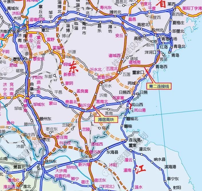 诸城南站,出站后折向西南,上跨潍日高速公路,胶新铁路后,引入规划 潍