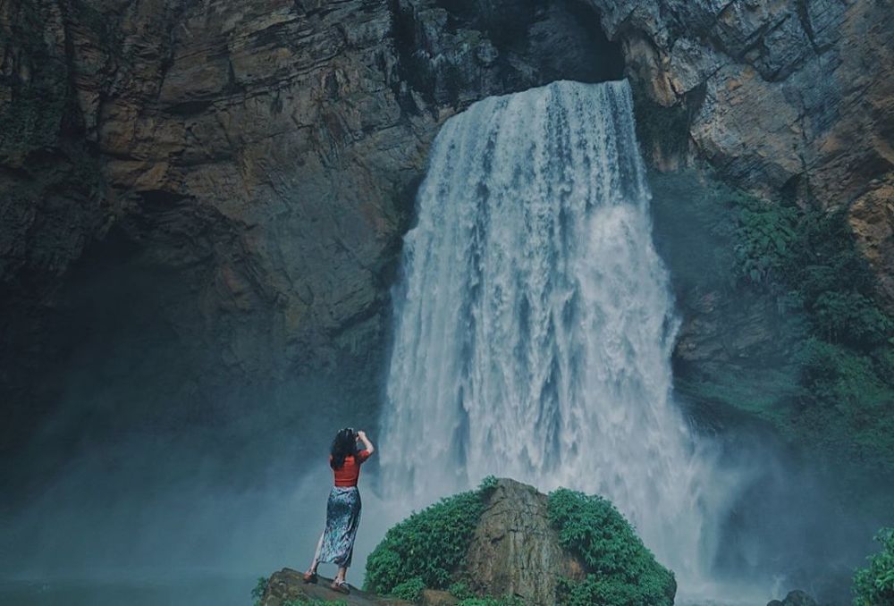贵州羊皮洞瀑布 藏在深山谷底还没被开发过的野生瀑布