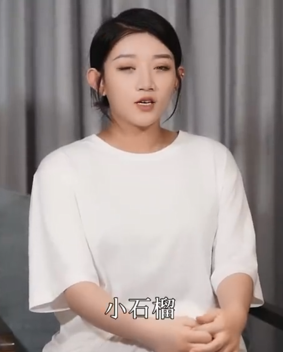小伊伊抱小石榴出镜,坦言每天在崩溃治愈中度过,将于7