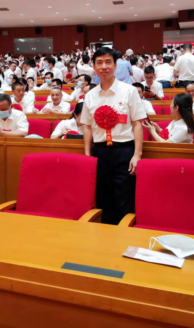 湖南省优秀共产党员陈昌辉甘将心血化时雨润出桃李绽芬芳