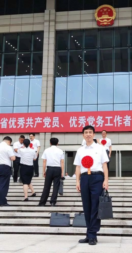 湖南省优秀共产党员陈昌辉甘将心血化时雨润出桃李绽芬芳