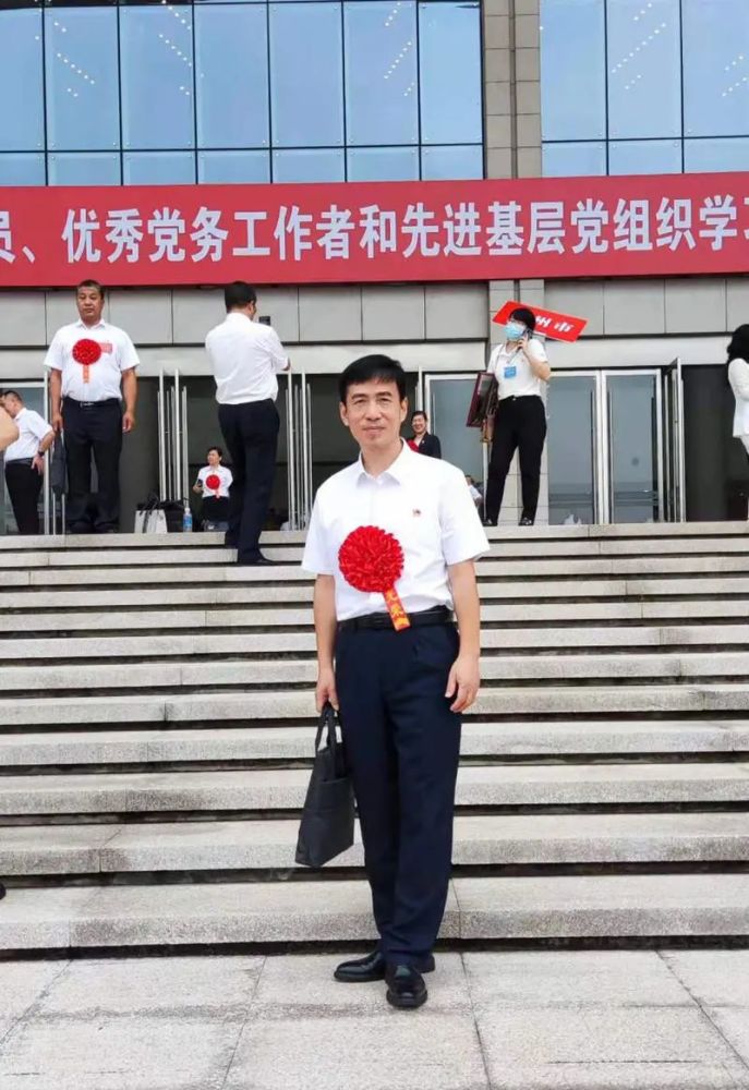 "湖南省优秀共产党员"陈昌辉:甘将心血化时雨 润出桃李绽芬芳