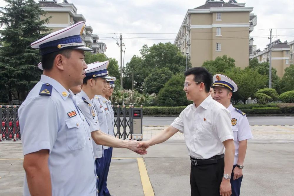 秀洲区委常委,常务副区长周军波莅临秀洲区消防救援大队调研指导工作