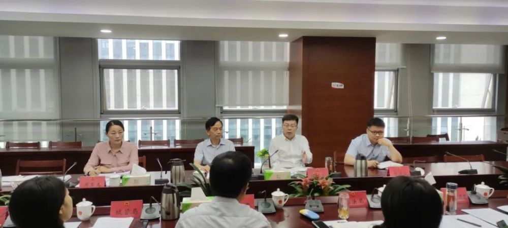徐利华召开《淮安市市区停车场管理条例(草案》征求意见座谈会