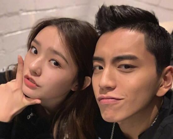 林允的助理,帮林允把行李搬到歌手颜人中家里,连林允的宠物狗都带上