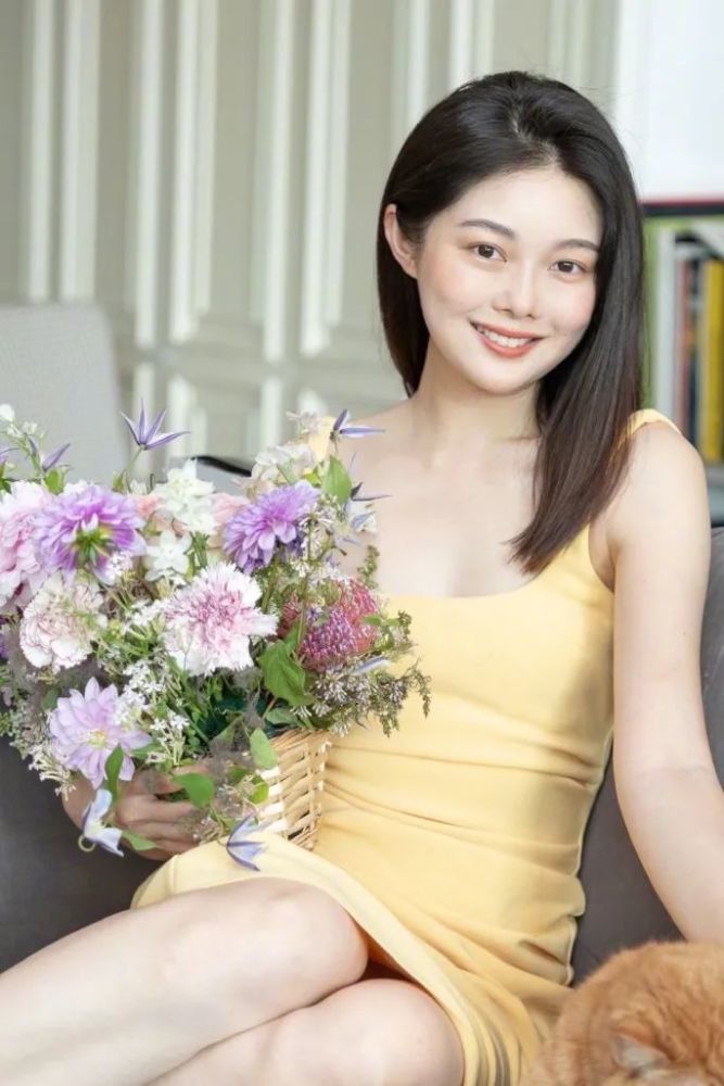 3个顶级大佬推她上位京圈贵妇晚晚的走红秘笈究竟是什么