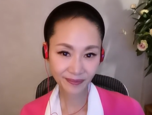 其实于文华能保持这样的状态主要还是心态好,女儿听话乖巧,和丈夫李年