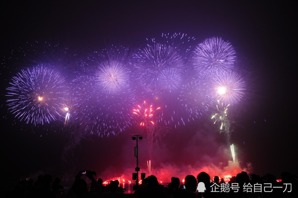 2021年7月10日晚,上海金山海滩烟花节如期开始! 先看几张现场照片