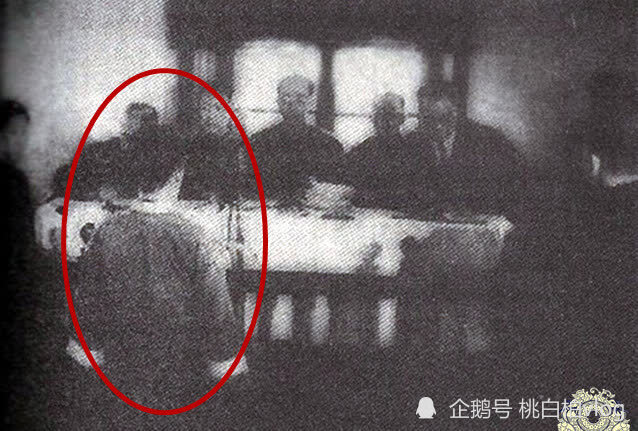 川岛芳子审判枪决现场画面:图6正被押赴刑场,图9满脸