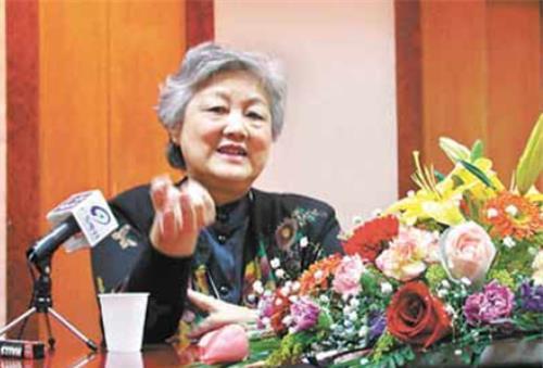 民国知名交际花,怀着身孕惨遭丈夫抛弃,一女儿成家喻户晓外交官