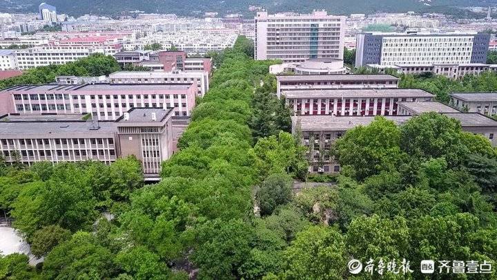 航拍泰山脚下的山东农业大学校园,古朴与现代相融