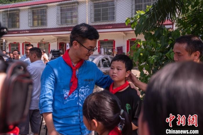 驻村"网红书记"张冬冬:想让战马村成为网红