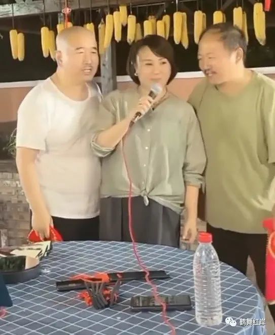 刘能谢广坤k歌争新郎,赵四媳妇和赵三秀恩爱,谢永强给王小蒙按摩