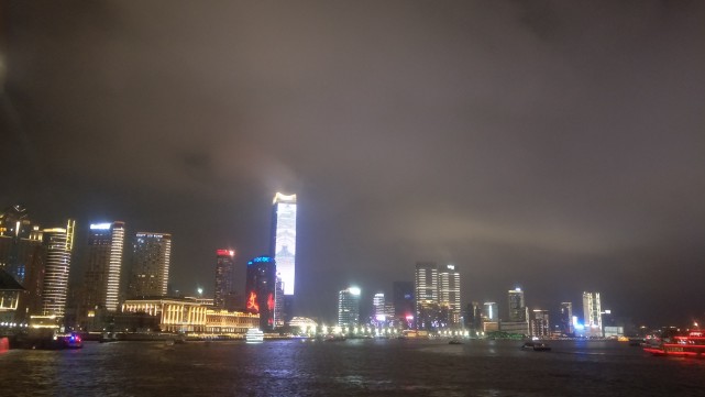 上海东方明珠附近夜景照片