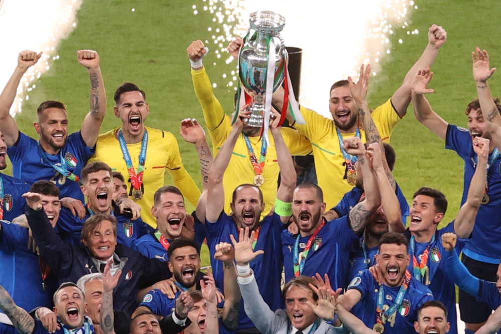 意大利夺冠2021欧洲杯_意大利世界杯夺冠瞬间_切尔西欧联杯夺冠之路