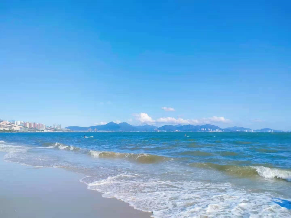 惠东海边景区恢复开放!路上车辆排长龙,停车场停满车