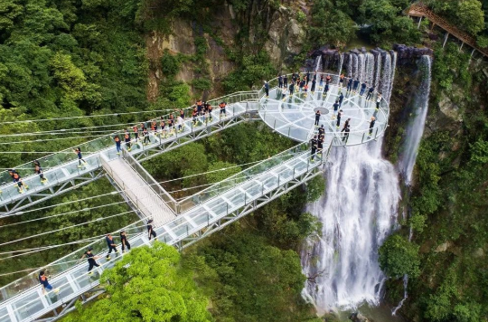 满足你的"心跳之旅!网红玻璃桥—清远云天玻霸