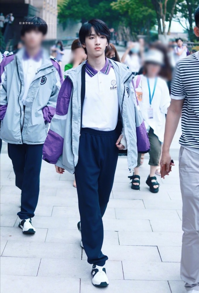 时代少年团那些年行走的招生简章做校友也挺傲娇的吧