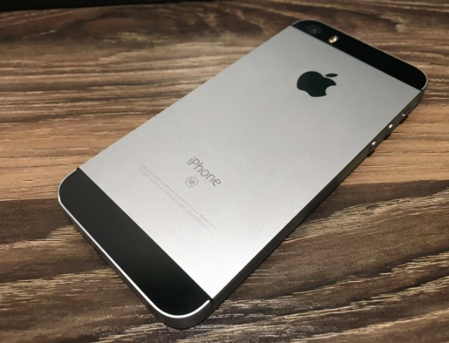 iphone se第三代,iPhone SE2 侧边指纹 打孔屏曝光,iphone se 3最新消息曝光