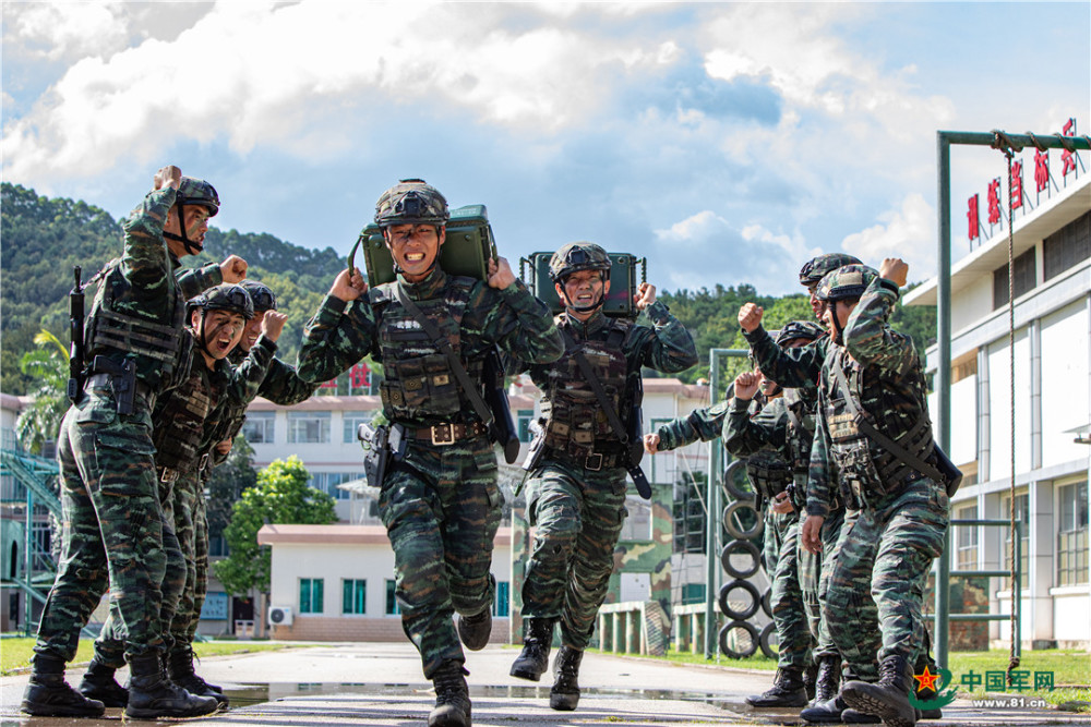 精彩图集丨直击武警特战队员夏季大练兵