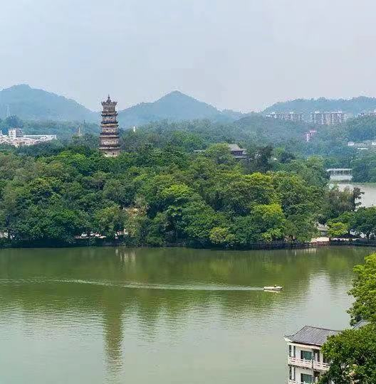 唯惠州足并杭州" 惠州南站 惠州西湖国家风景名胜区地处广东省惠州市