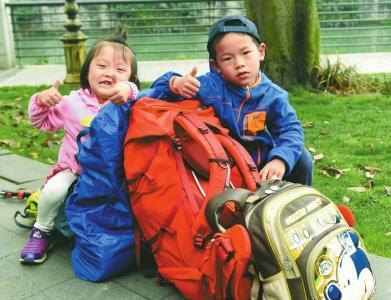 　　中国小背包客：已徒步大半个中国 父亲称：读万卷书，不如行万里路　　