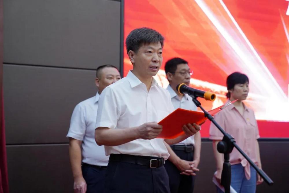 吕梁银保监分局四级调研员郝正春,农村银行机构监管科科长温建荣