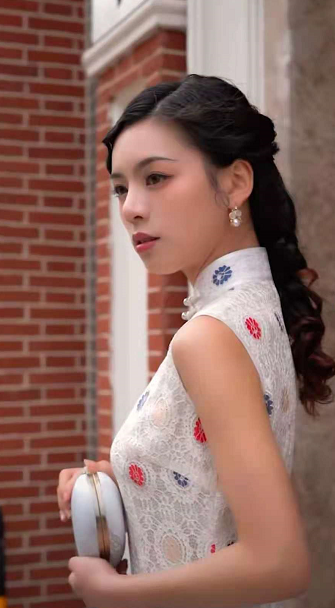 "大姨太端庄优雅,二姨太风情万种,三姨太娇小可爱,这是某段变装视频
