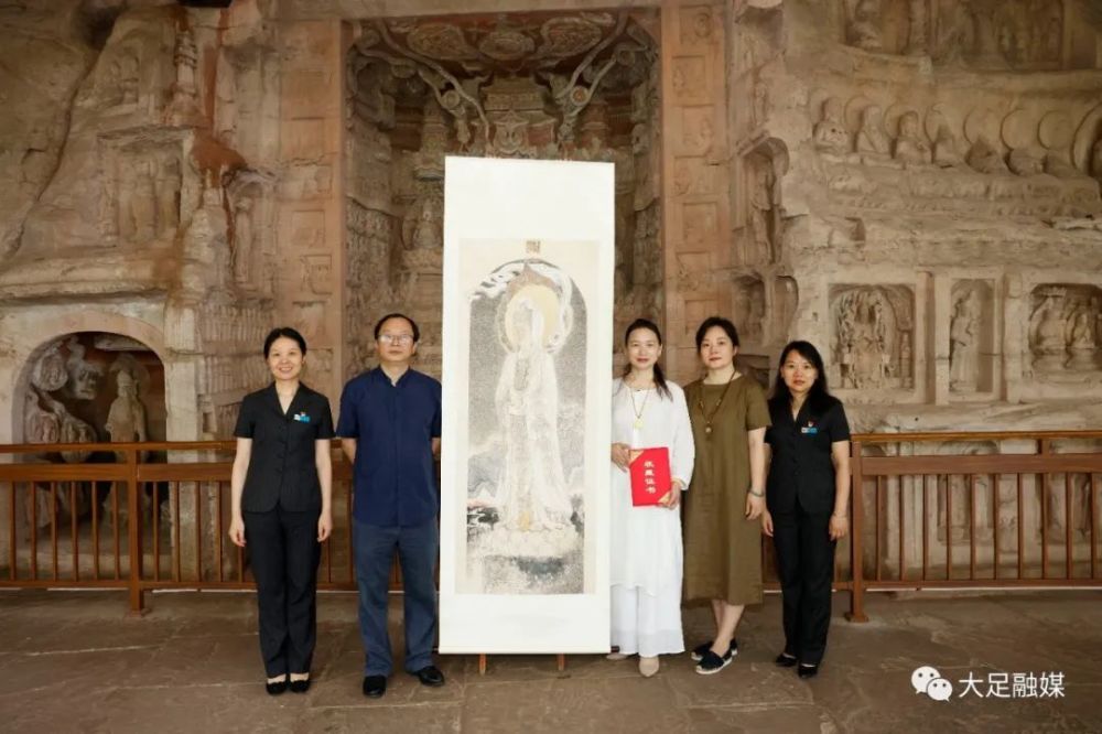 记者了解到,谭韵不仅在绘画创作上有所建树,现在也是大足区政协委员