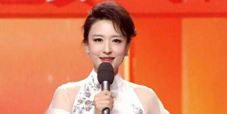 凌晨3点央视主持人张蕾大出血送进手术室时脑中冒出3个想法