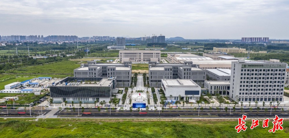 9城同兴,光谷黄冈科技产业园正式开园,武汉"光芯屏端网"延伸到黄冈