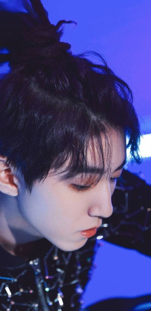 王俊凯壁纸‖侧脸杀 不好意思我爱了 你呢