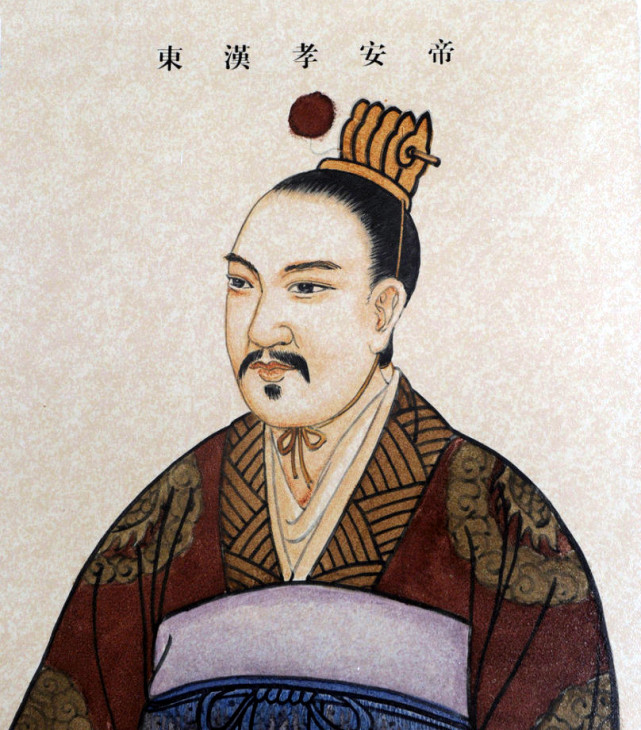 他的前任是汉殇帝刘隆,他登基时离出生刚满百天,是中国历史上继位年龄
