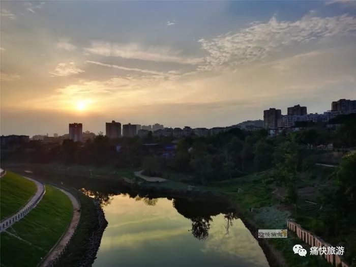 行走自贡:夕阳黄昏的釜溪河樊家坝