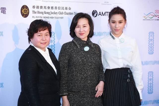 同为赌王女儿,何超琼身价却41亿美元,穿着虽商业化但看着很端庄