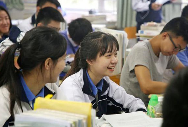 衡水中学高二男生因颜值走红,校草界的天花板,结果却