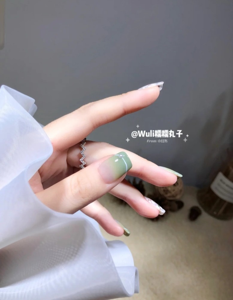 清新显白抹茶绿|手绘小花美甲