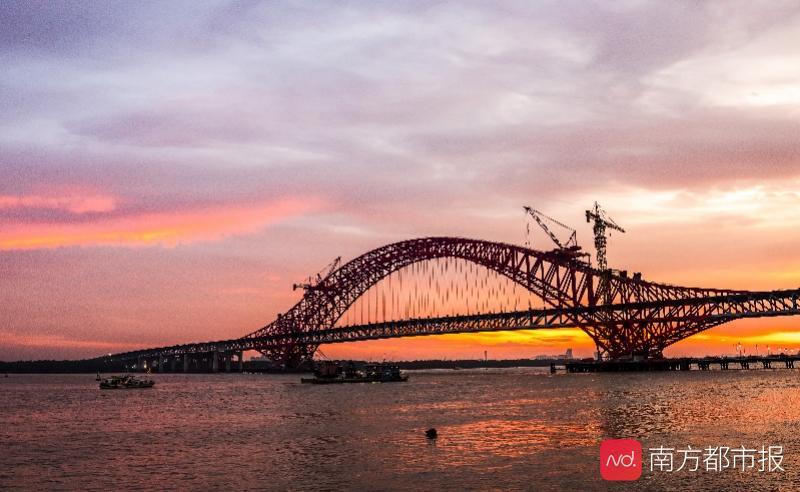 "世界第一跨"南沙地标明珠湾大桥的日与夜,超震撼!