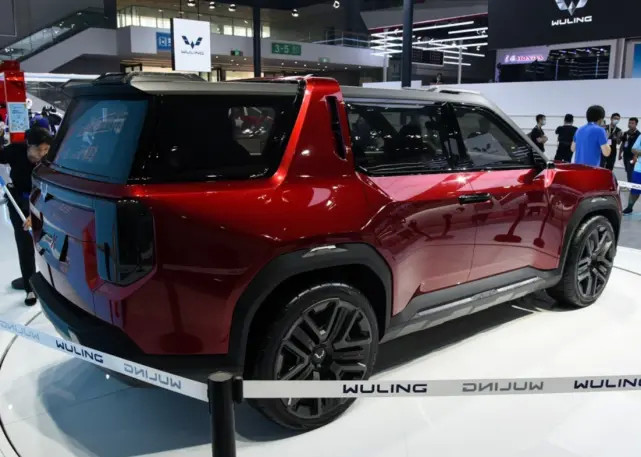 五菱"地表王"硬派越野suv,177马力 8cvt,能否俘获你的